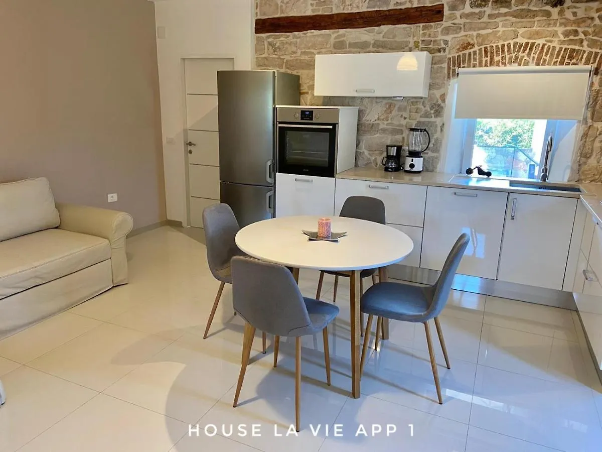 شقة أوماغ  في House La Vie App No 1 كرواتيا
