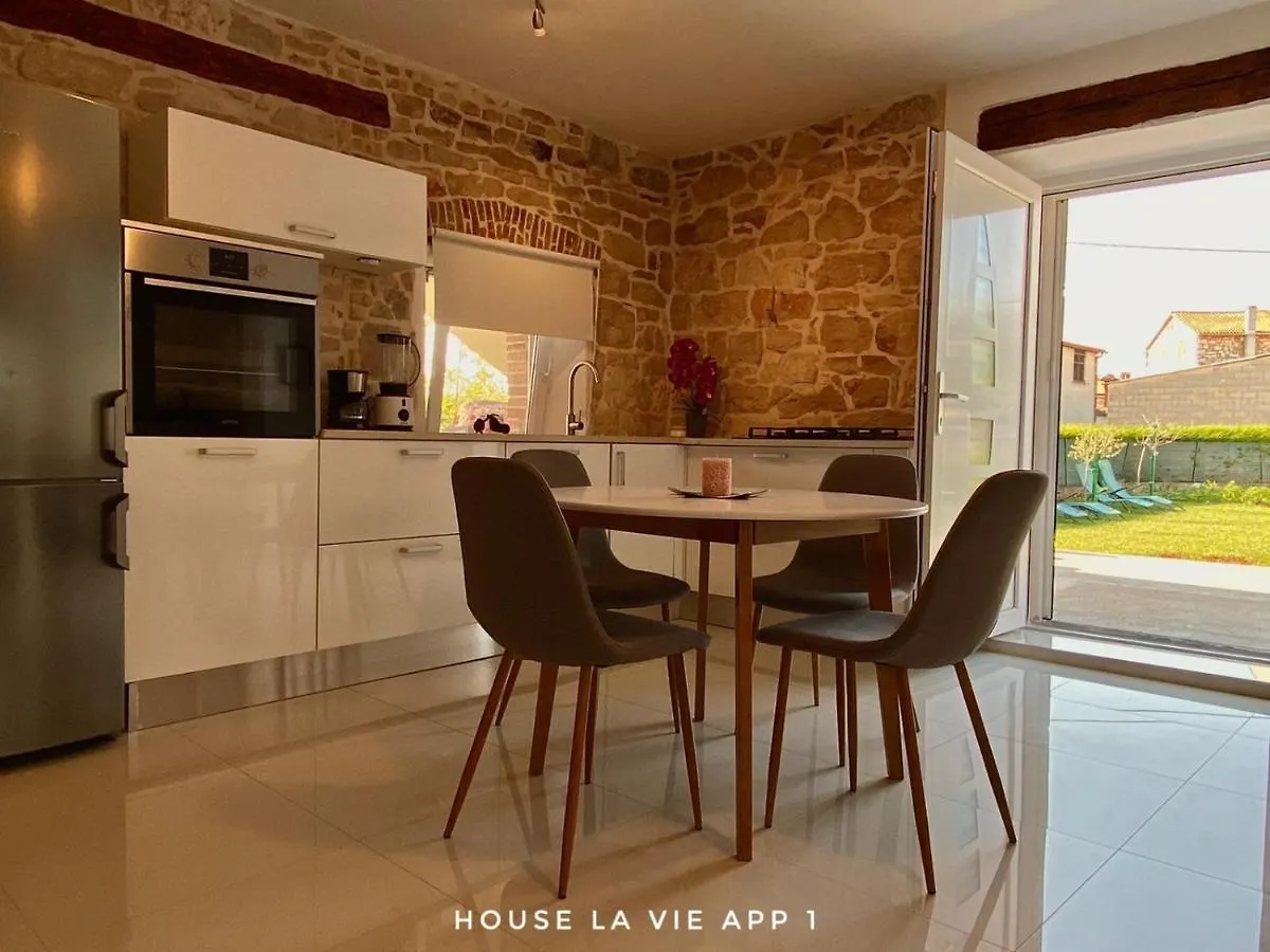 شقة أوماغ  في House La Vie App No 1 كرواتيا