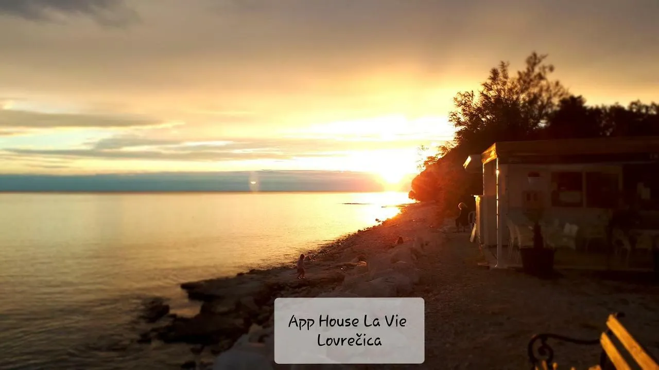 شقة أوماغ  في House La Vie App No 1